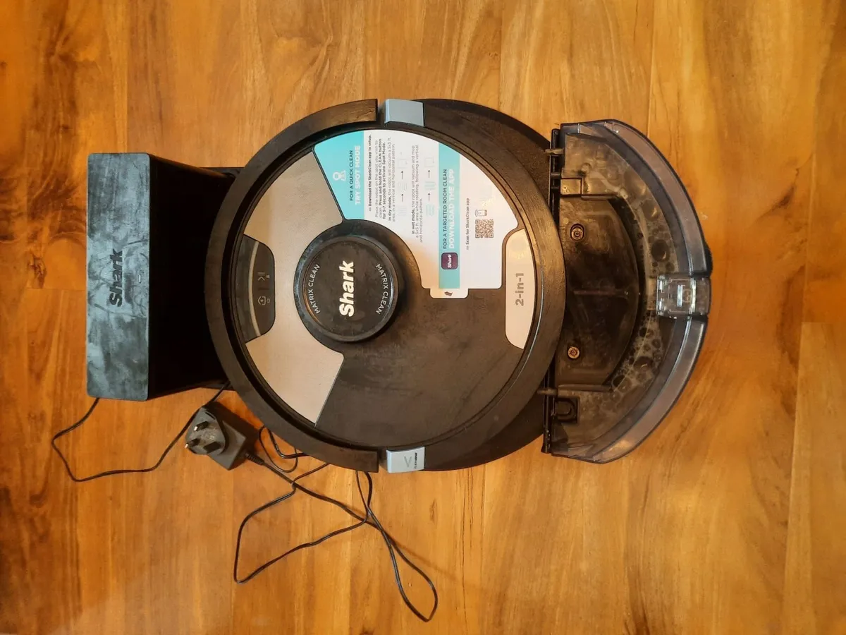 SHARK AI Ultra Robot Vacuum and Mop - Image 2