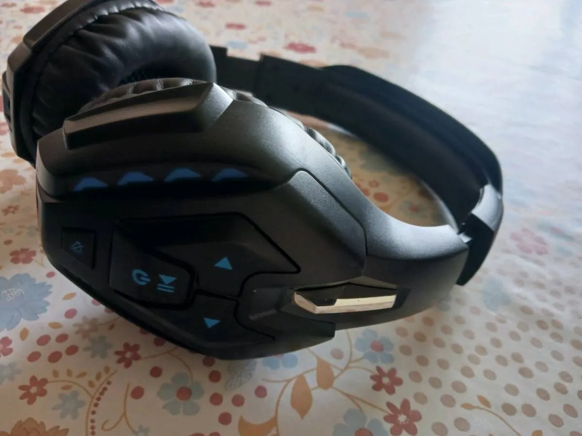 Gaming headset with removable microphone - Image 4