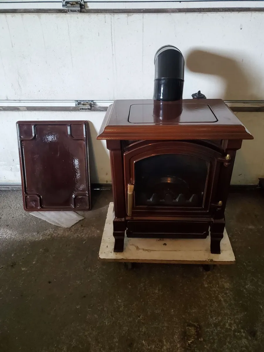 Nestor Martin 5kw oil stove demo model - Image 1