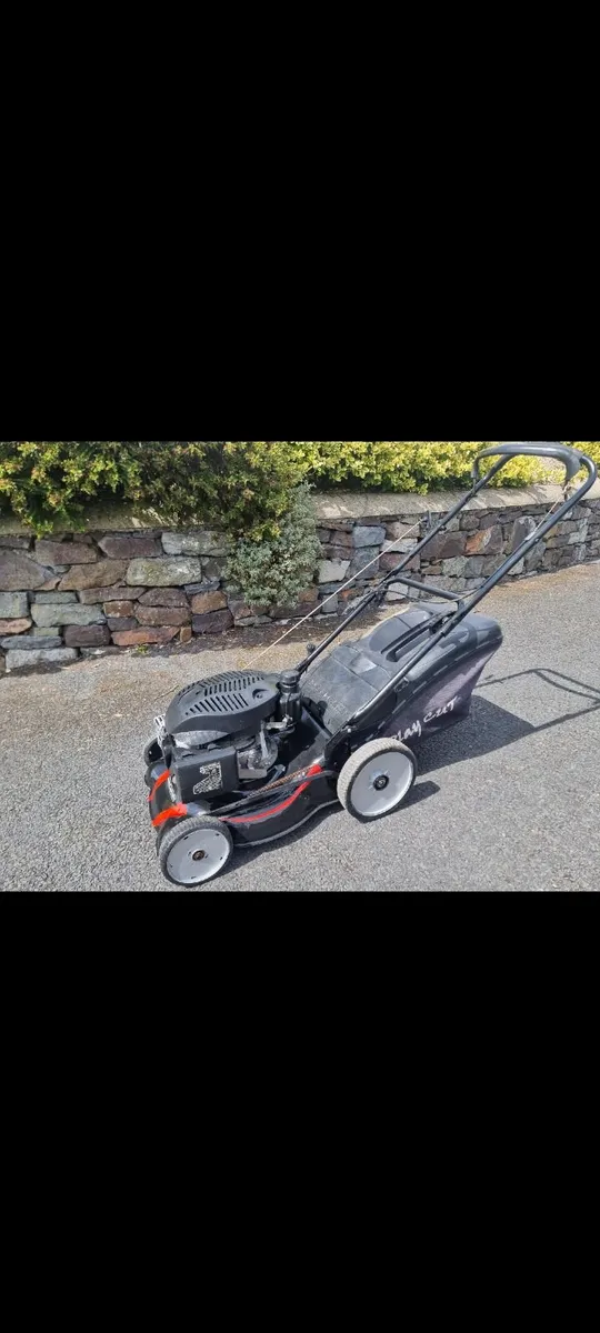 Lawnmower, with 19inch cut deck. - Image 2