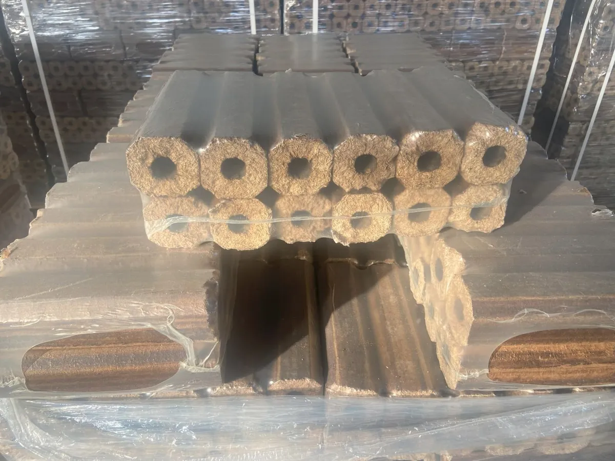 Ecohome.ie PINIKAY Oak Briquettes 960kg Delivered - Image 1