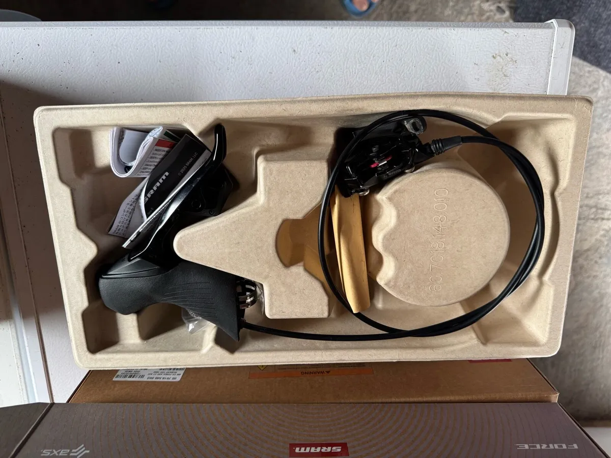 SRAM Force AXS E1 levers and brake callipers - Image 3
