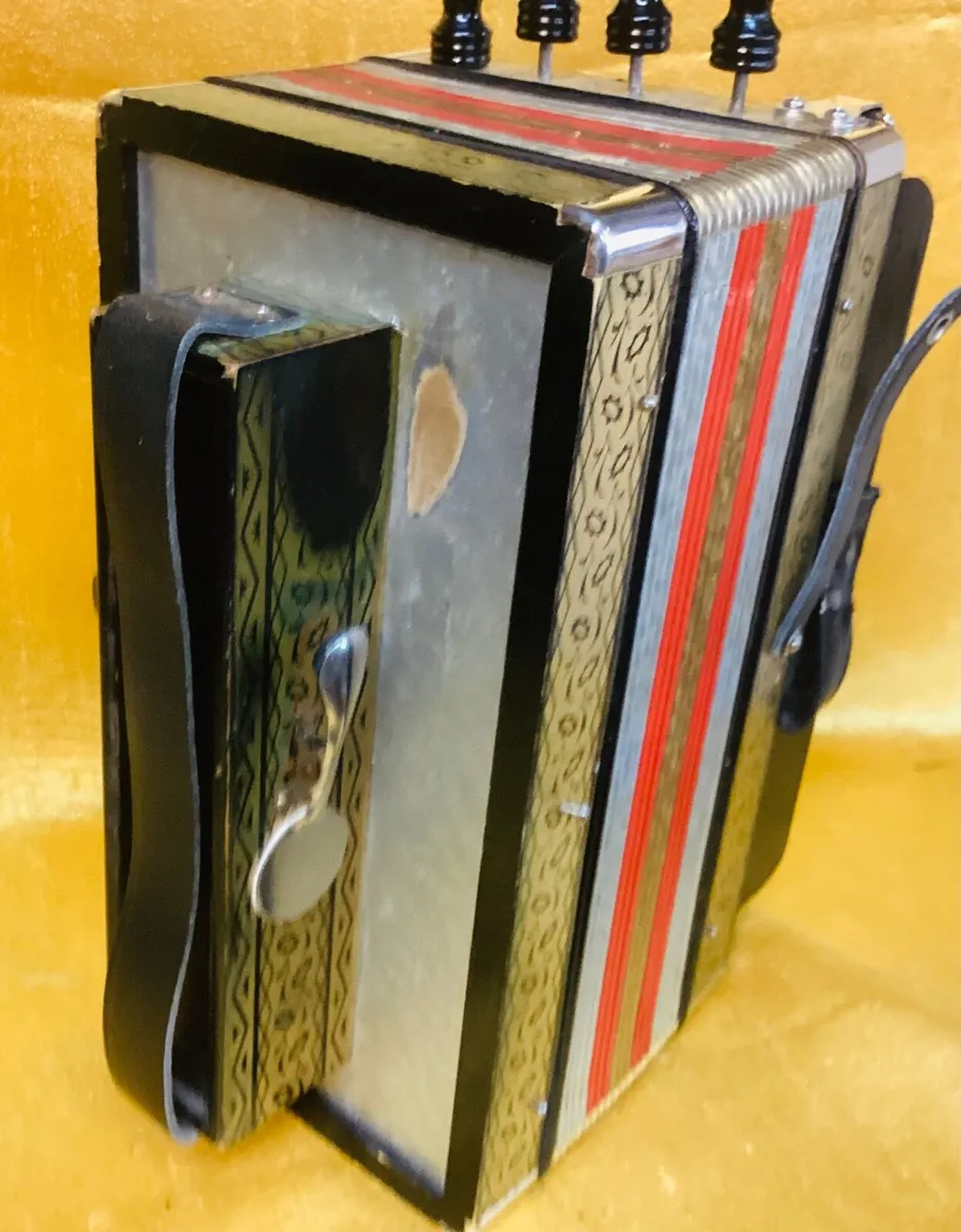 Hohner HA114D Fully Restored 4 Stop Melodeon key D - Image 3