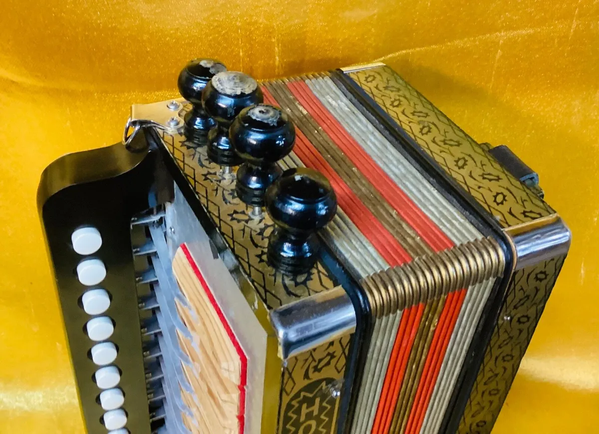 Hohner HA114D Fully Restored 4 Stop Melodeon key D - Image 4