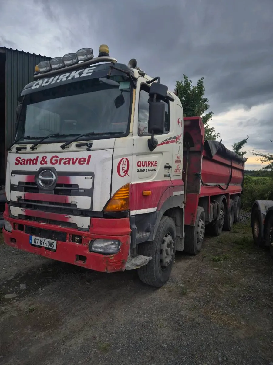 Hino tipper - Image 2