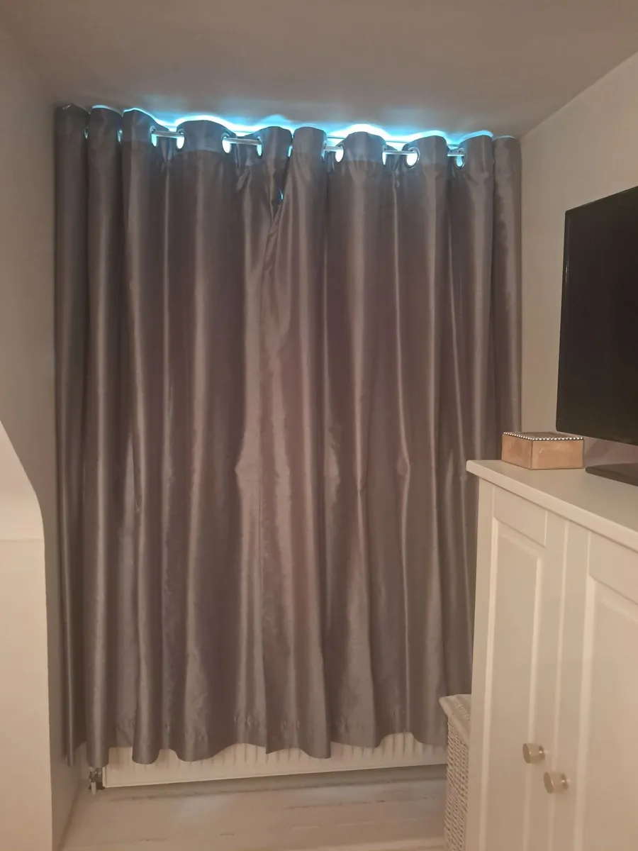 Curtains 70 inches length, 62.5 inches width - Image 1