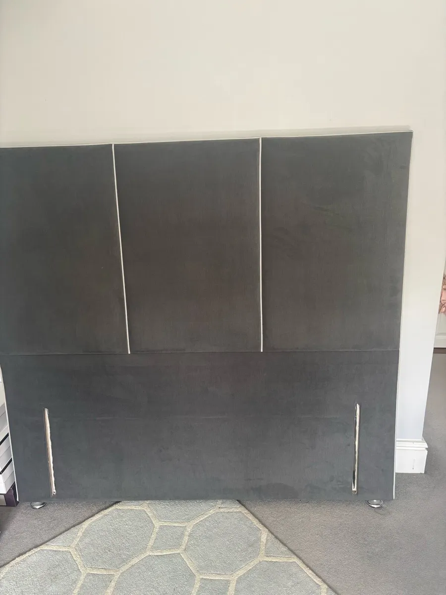 Bed headboard - Image 1