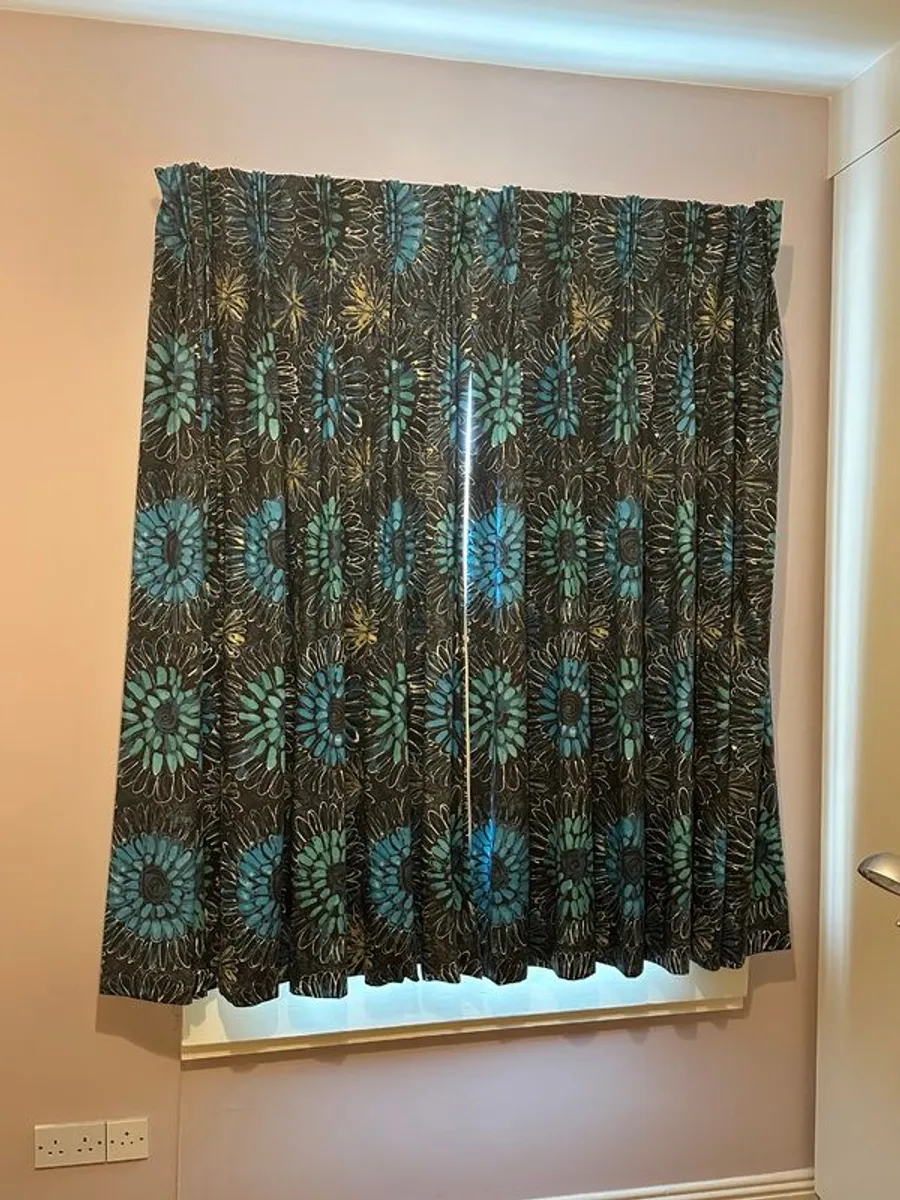 Blackout curtains - Image 1