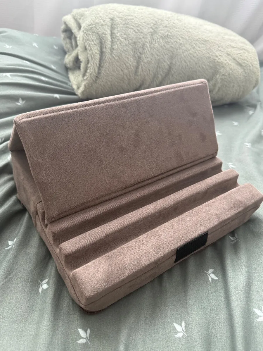 Pill-O-Pad Tablet / Book Stand – Grey