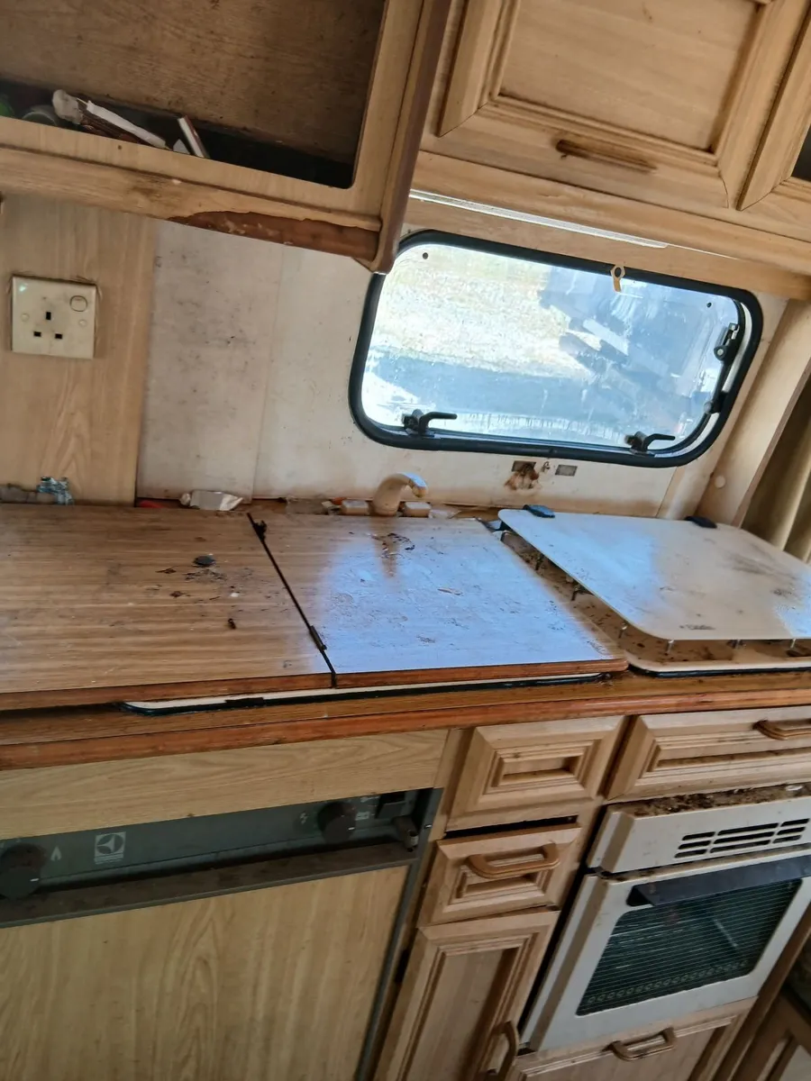 Caravans - Image 4