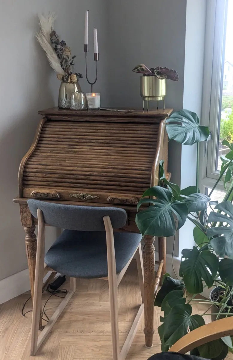 Beautiful Oak Roll-Top Writing Bureau – €450 ONO - Image 2