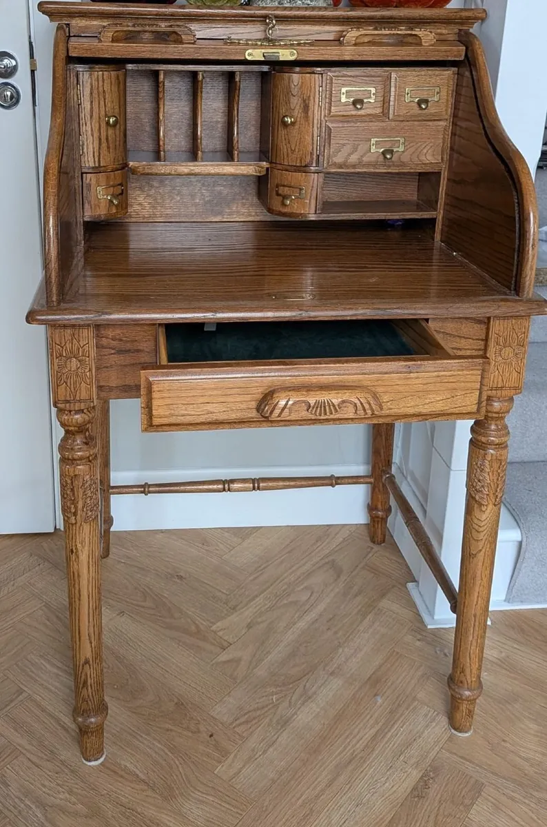 Beautiful Oak Roll-Top Writing Bureau – €450 ONO - Image 3