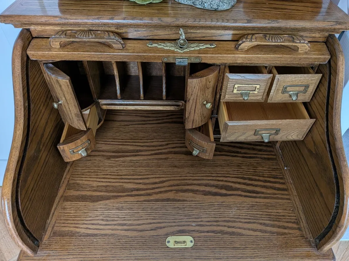 Beautiful Oak Roll-Top Writing Bureau – €450 ONO - Image 4