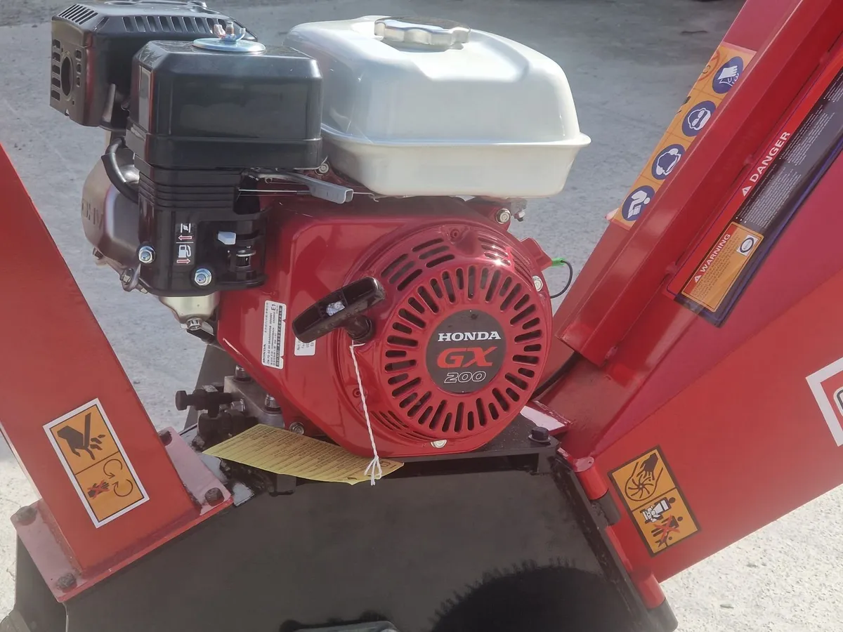 Unused Honda wood chipper - Image 2
