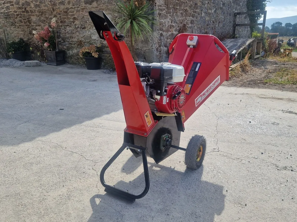 Unused Honda wood chipper - Image 3