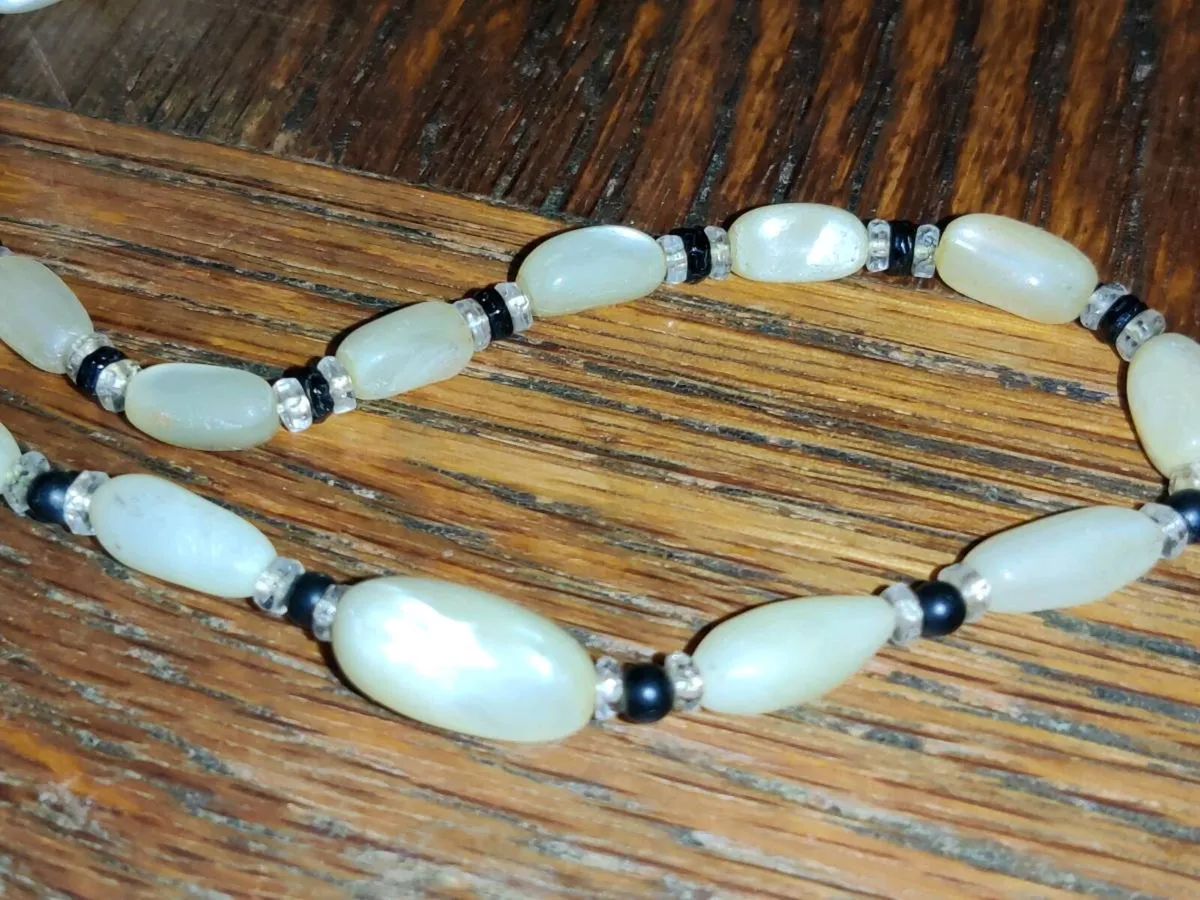 GENUINE MOTHER OF PEARL, 20"Long Chunky Necklace ! - Image 3