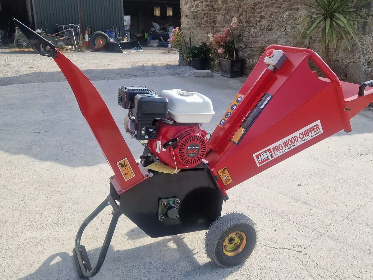 Unused Honda wood chipper - Image 1