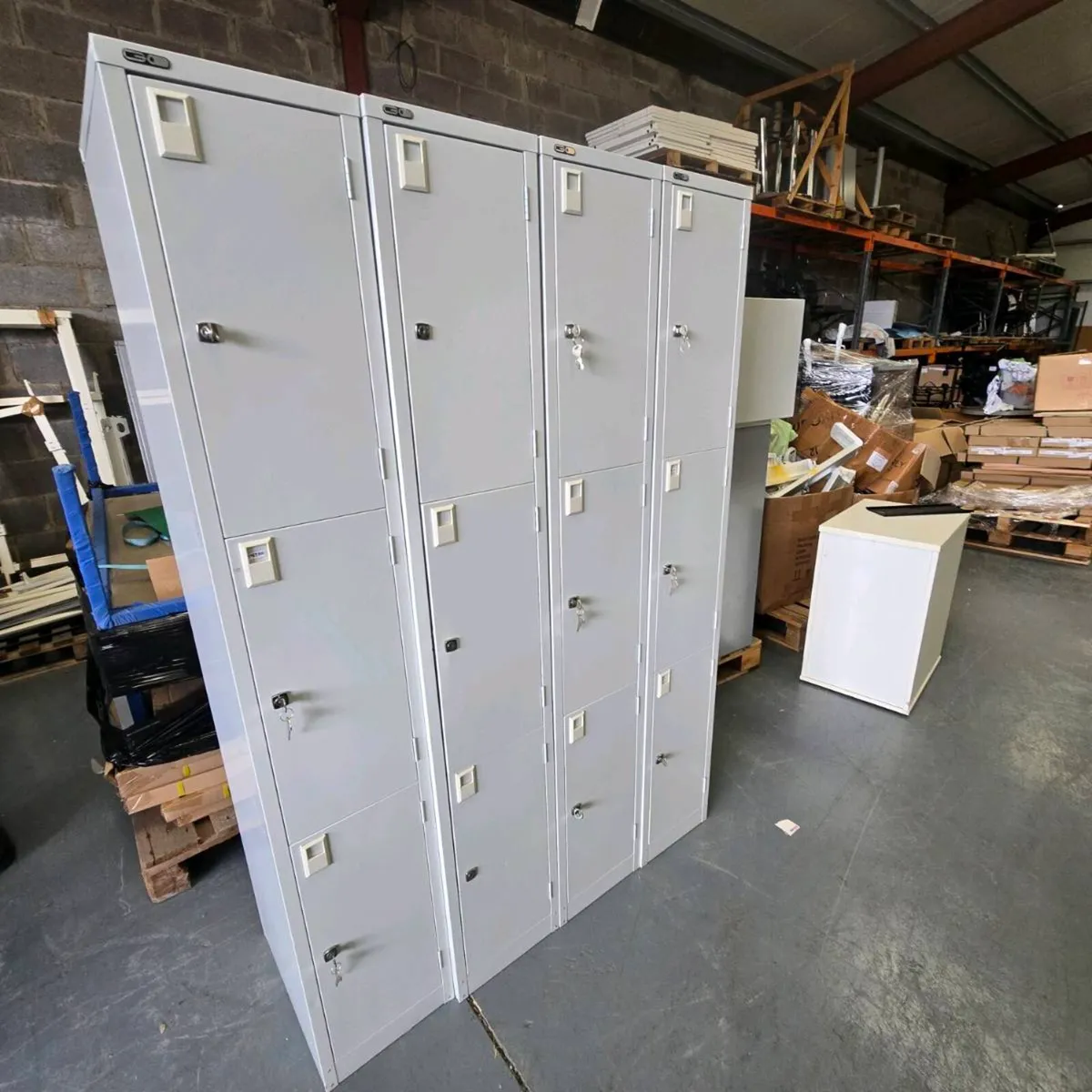 3 door lockers x 4 second-hand - Image 1
