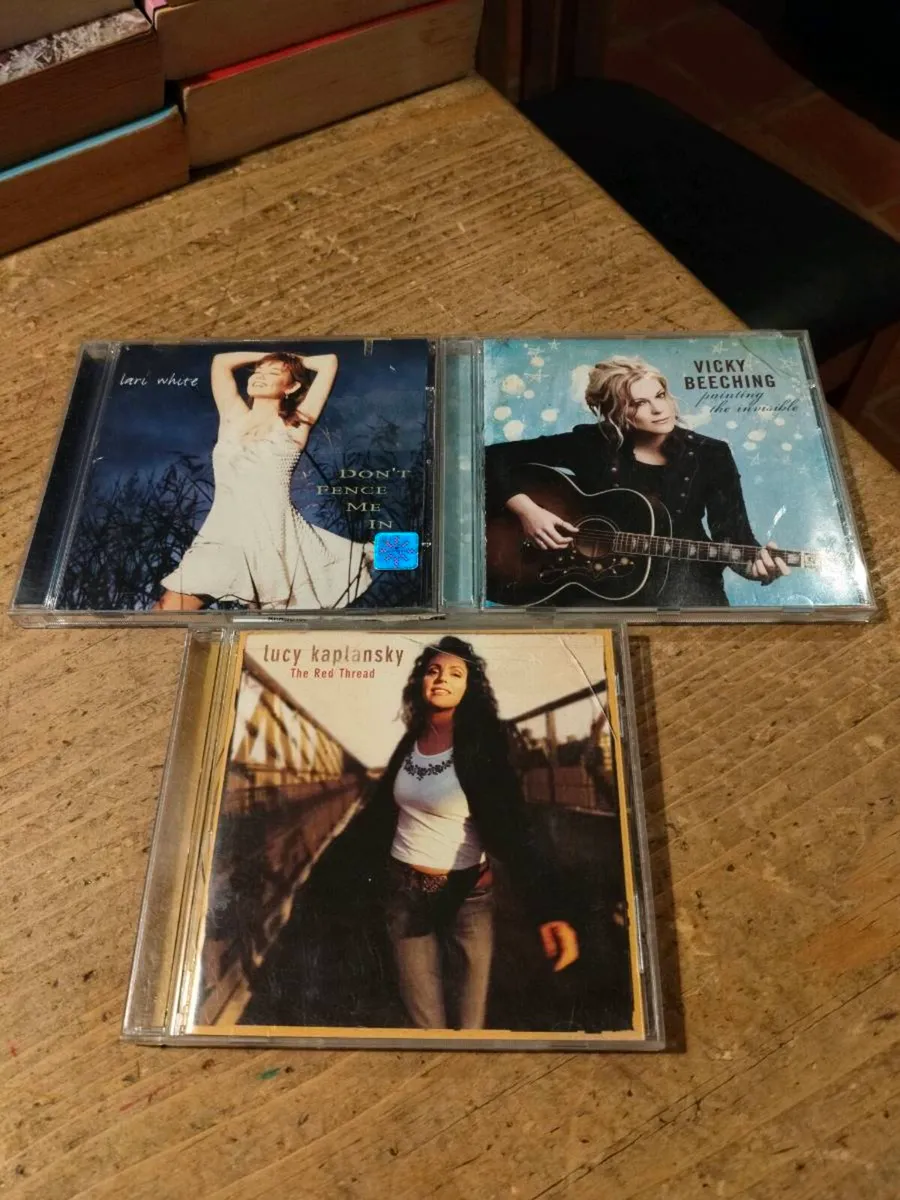 3 music CDs. American artists. Great condition. 
V - Image 1