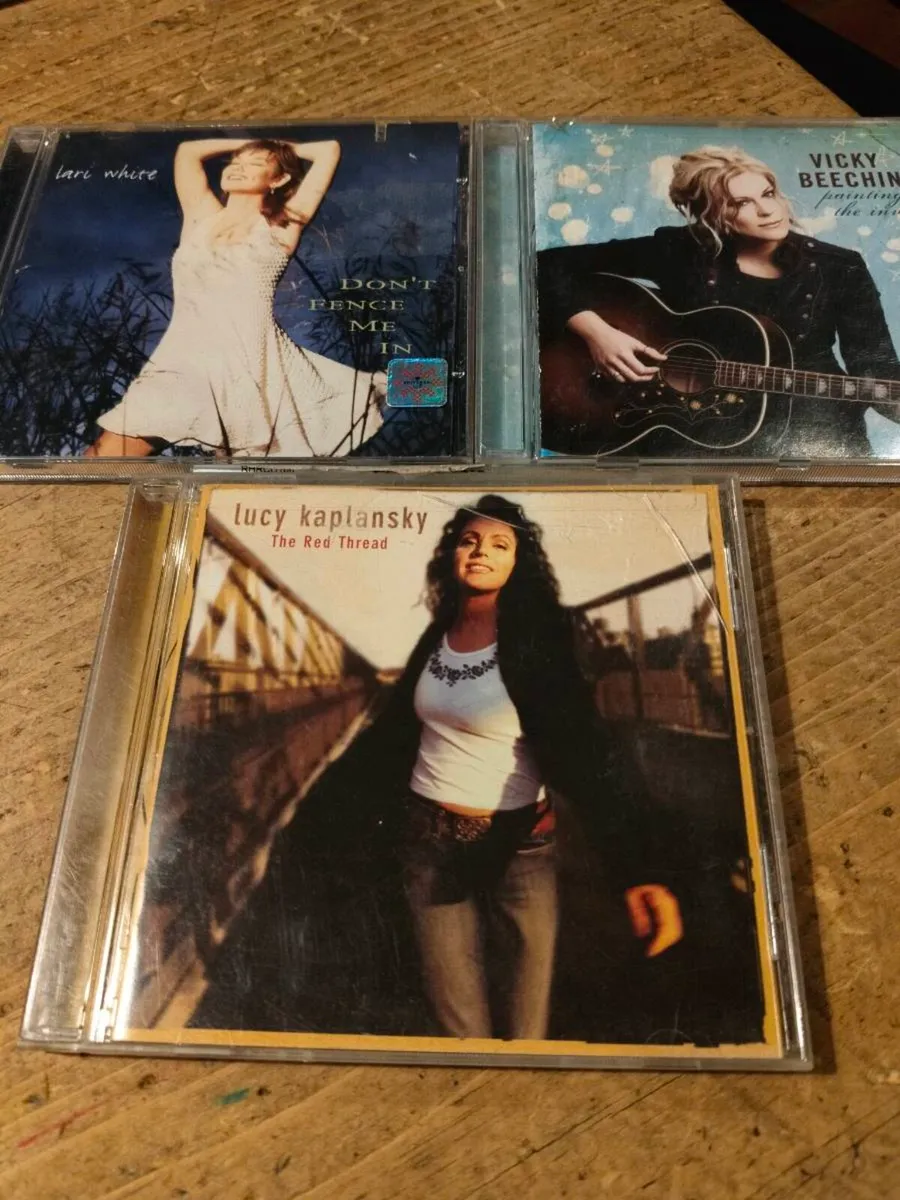 3 music CDs. American artists. Great condition. 
V - Image 2