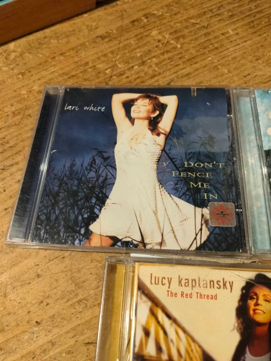 3 music CDs. American artists. Great condition. 
V - Image 4