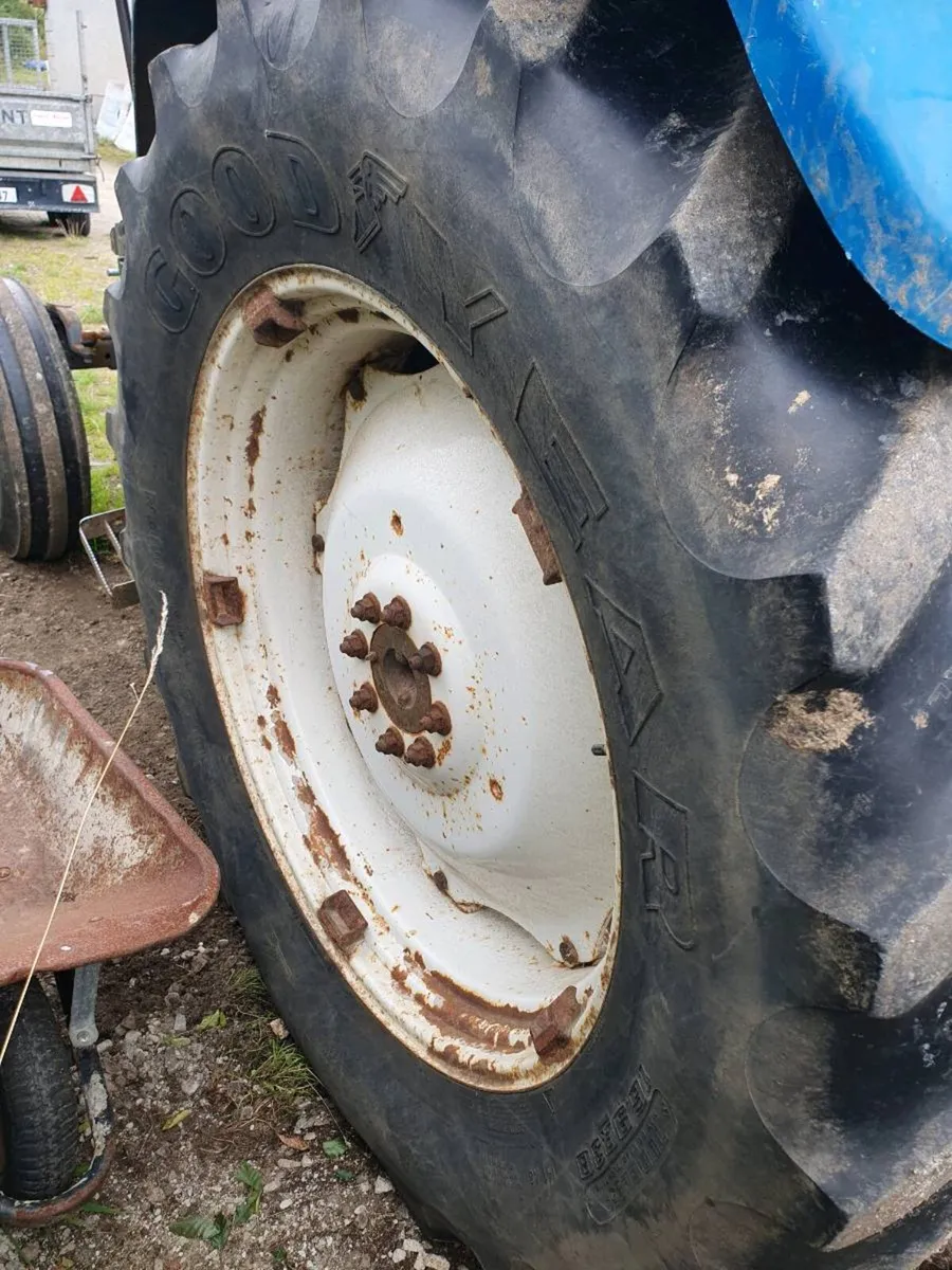 Looking for 34 rims new holland fiat /Tyres - Image 2