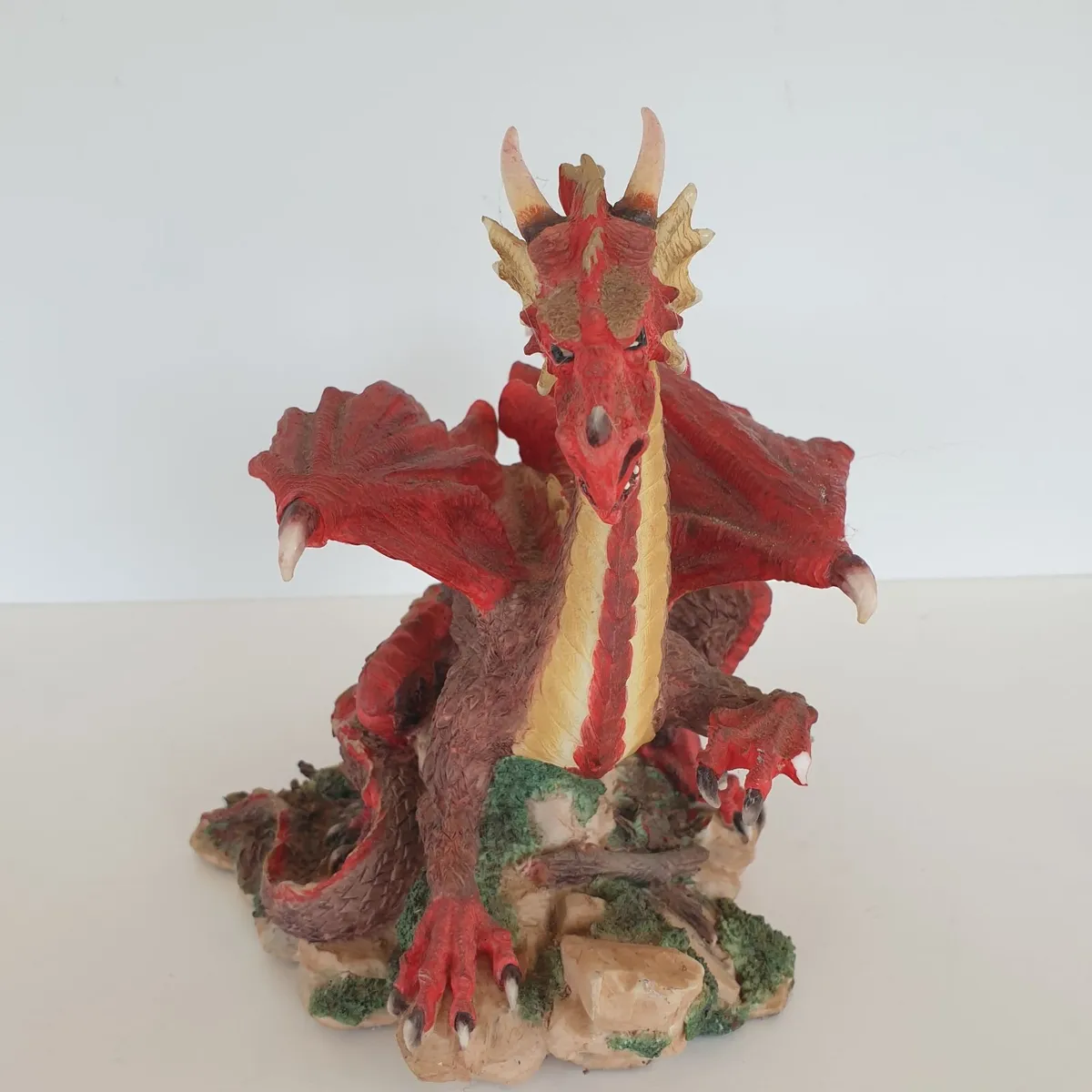 Red dragon figure on rock ceramic 19 cm high - Image 1