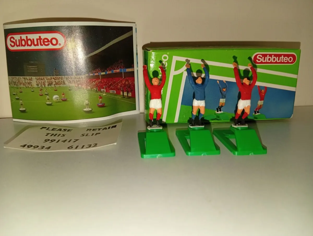 Vintage Subbuteo 61132 Throw In Takers Boxed Pair