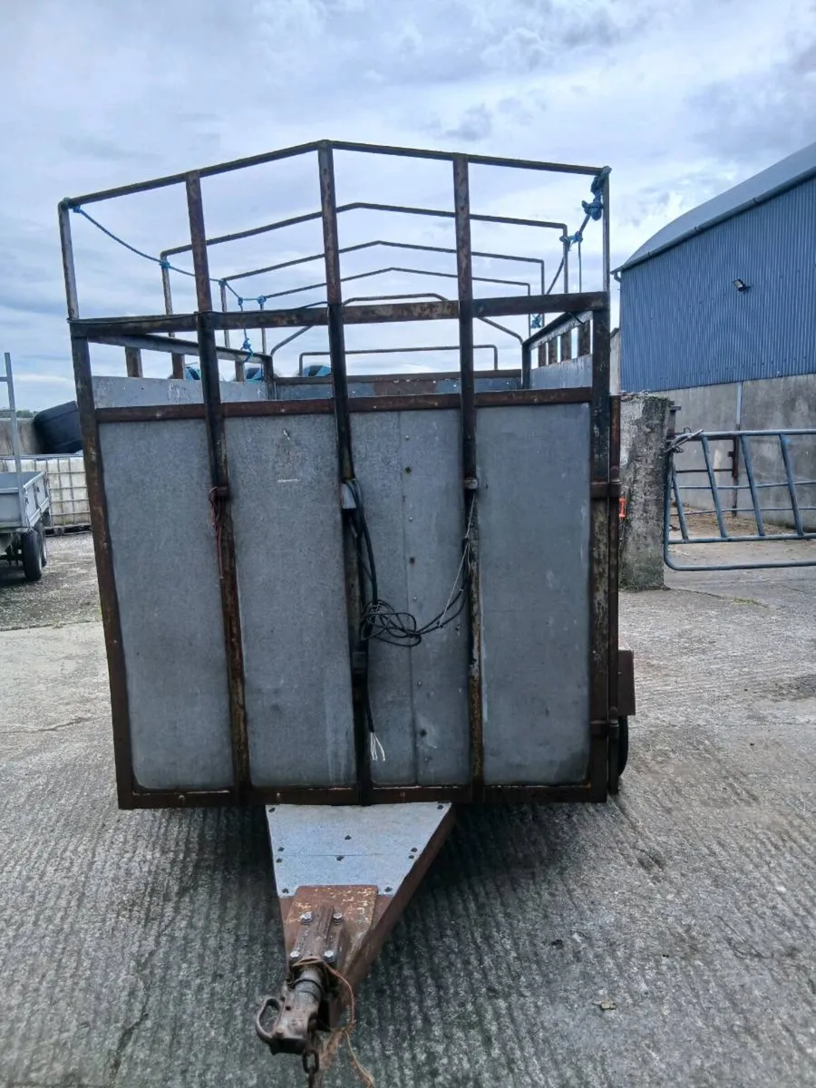 Trailer - Image 1