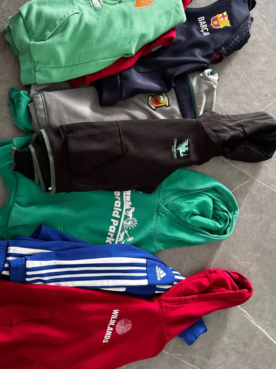 Kids hoodies / tops