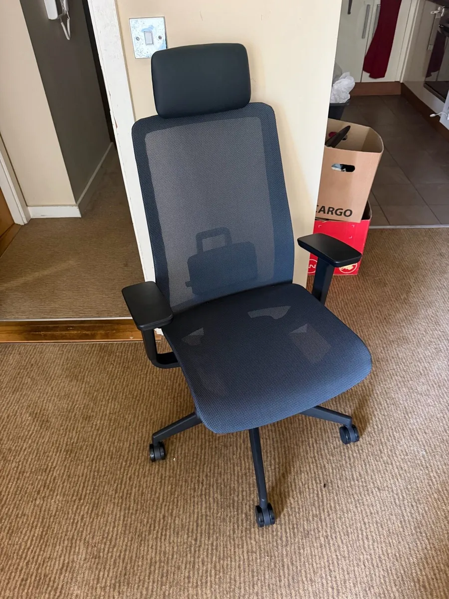 Office chair - Image 1