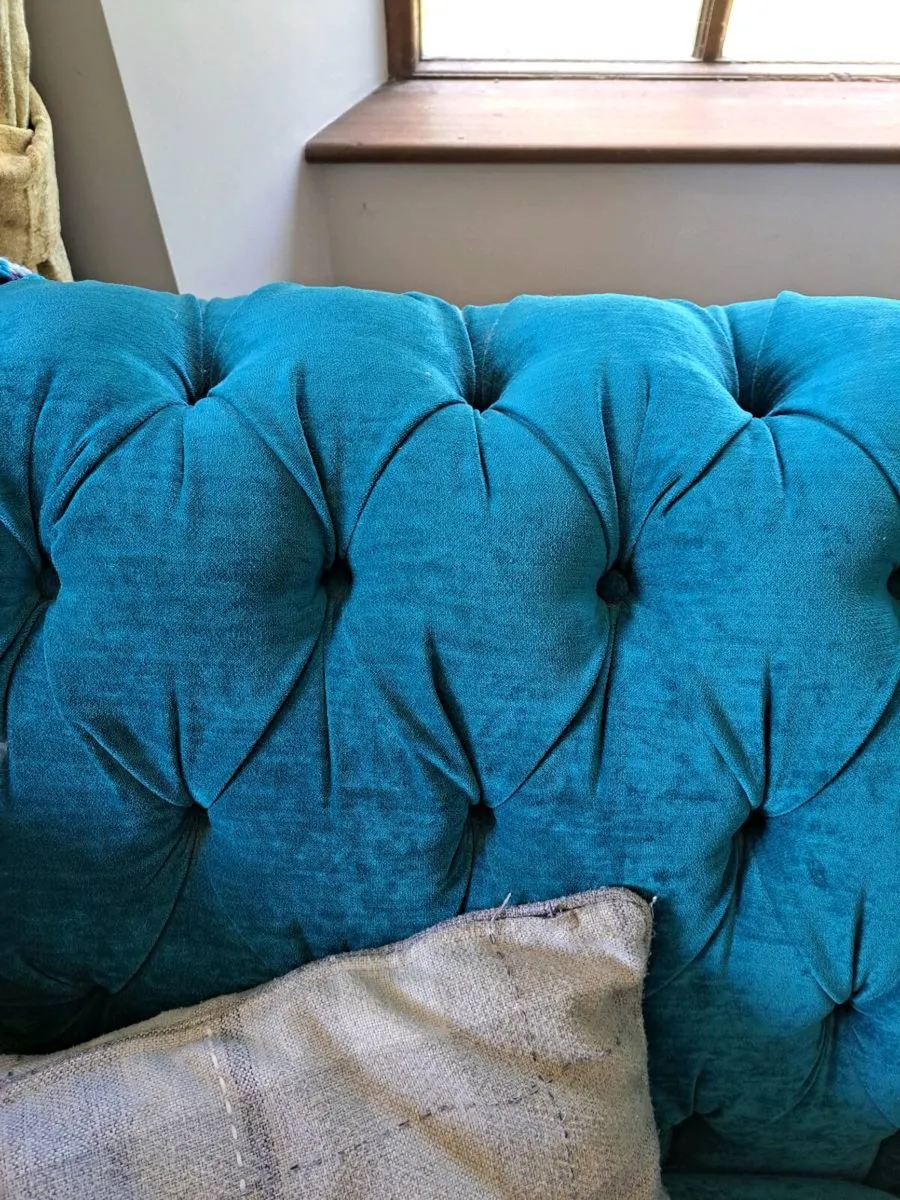 Chesterfield sofa - Image 3