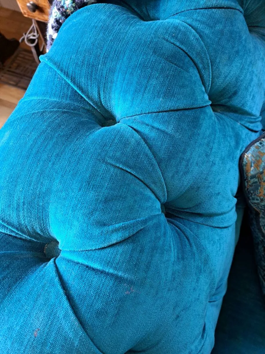 Chesterfield sofa - Image 4