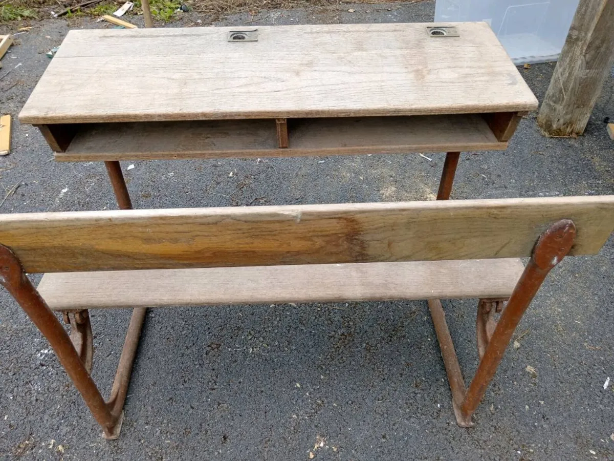 School desk - Image 4