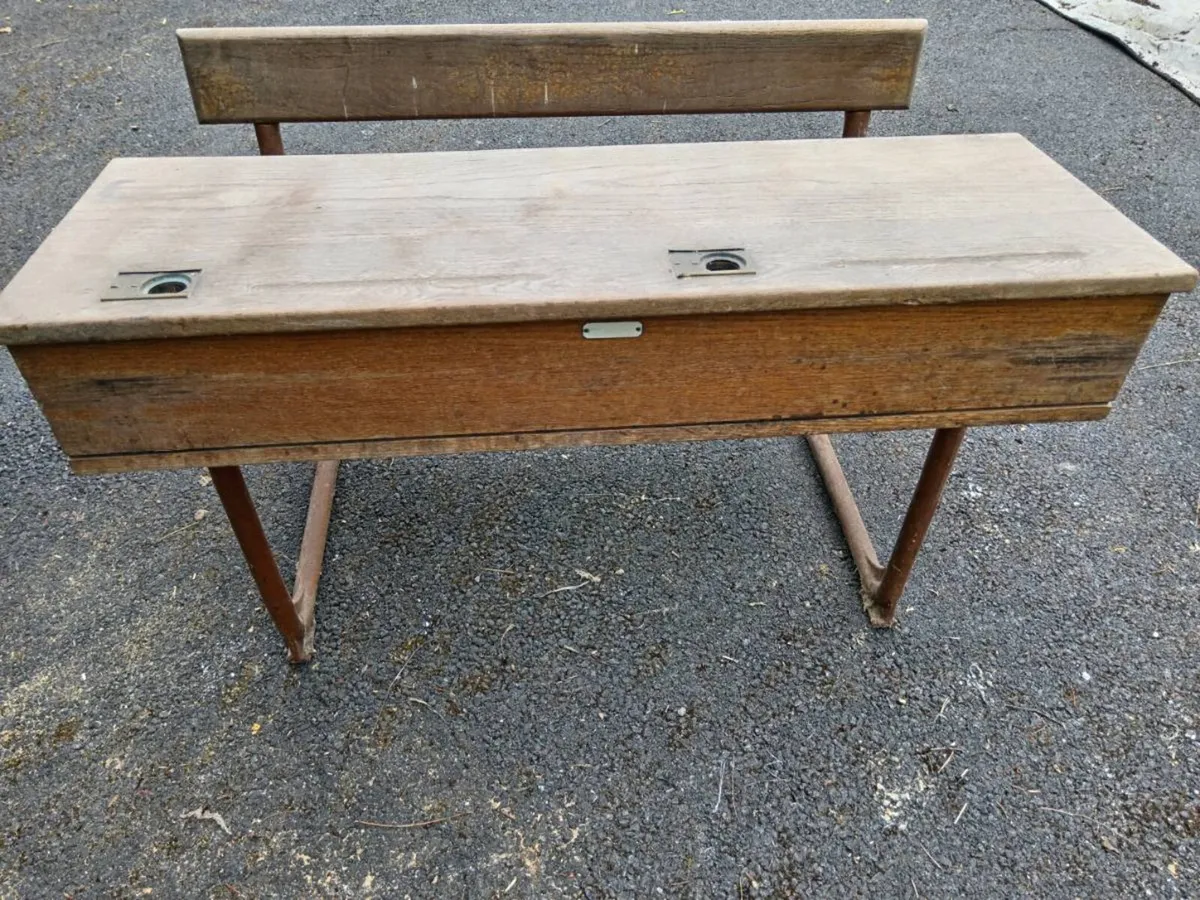 School desk - Image 2
