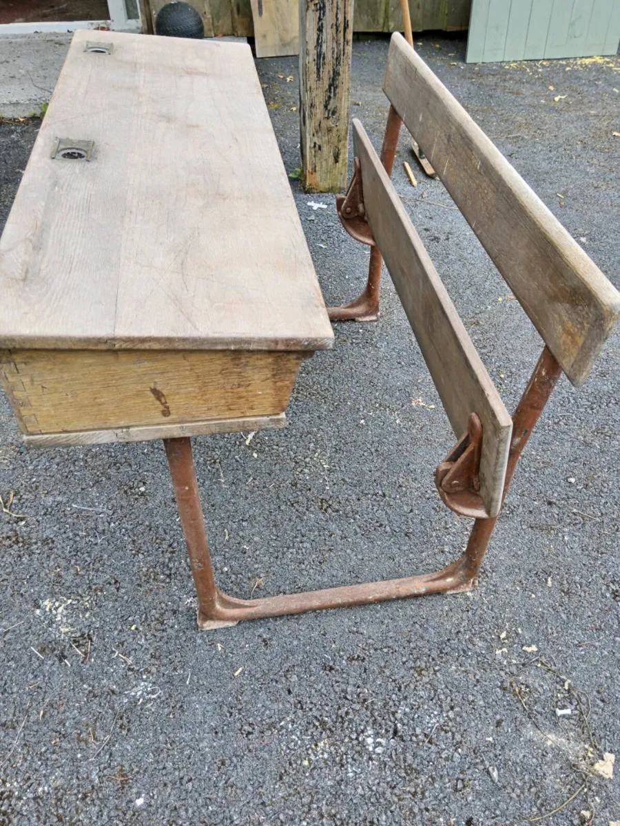 School desk - Image 3