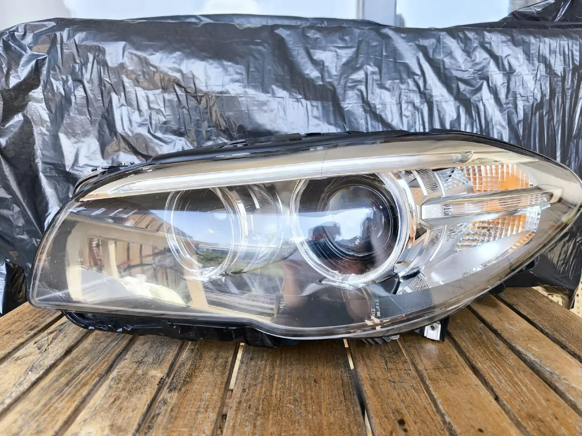 BMW 5 Series F10 F11 LCI Adaptive Xenon Headlight - Image 1