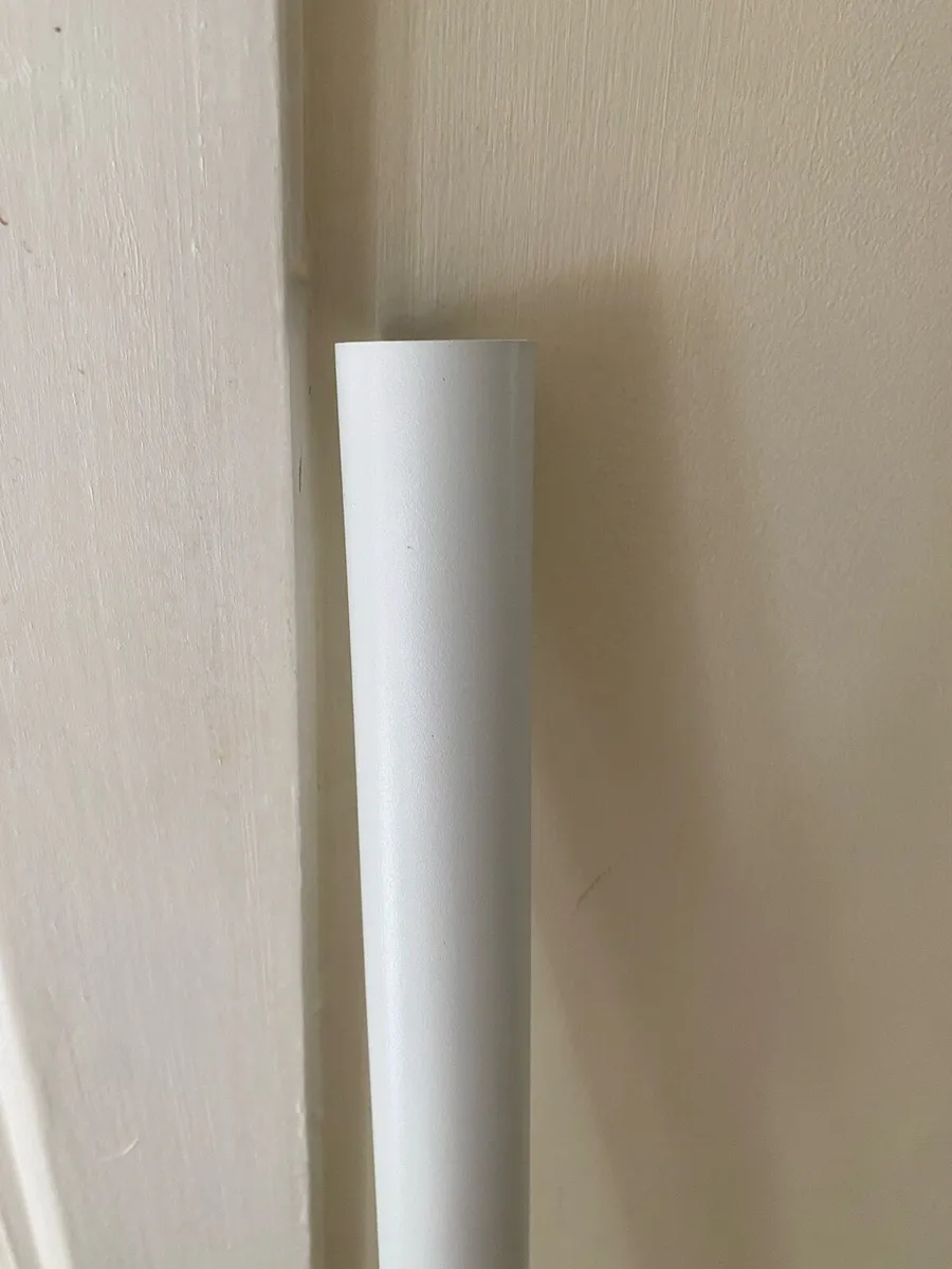 Telescopic extendable rod to hold colhes/curtain - Image 2