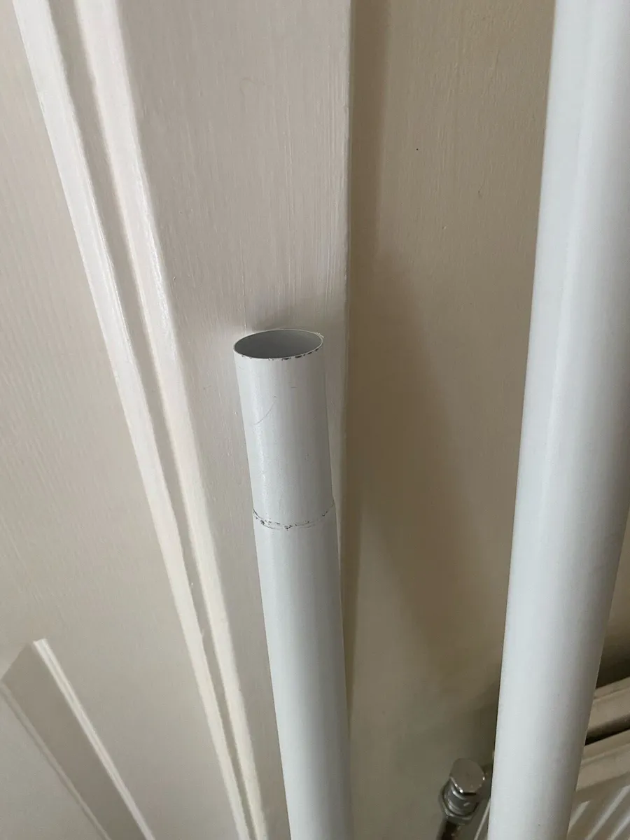 Telescopic extendable rod to hold colhes/curtain - Image 3