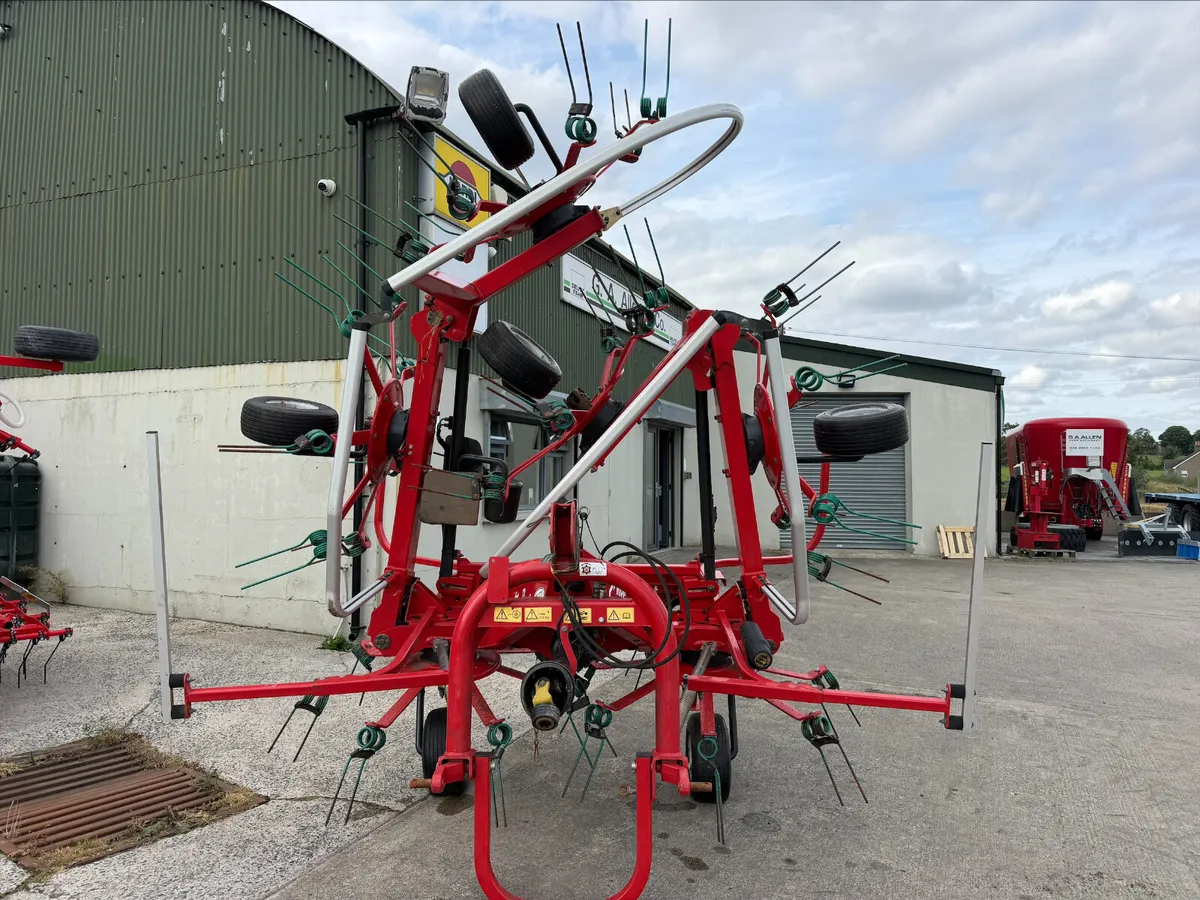 Kverneland 8576 Mounted Tedder - Image 2