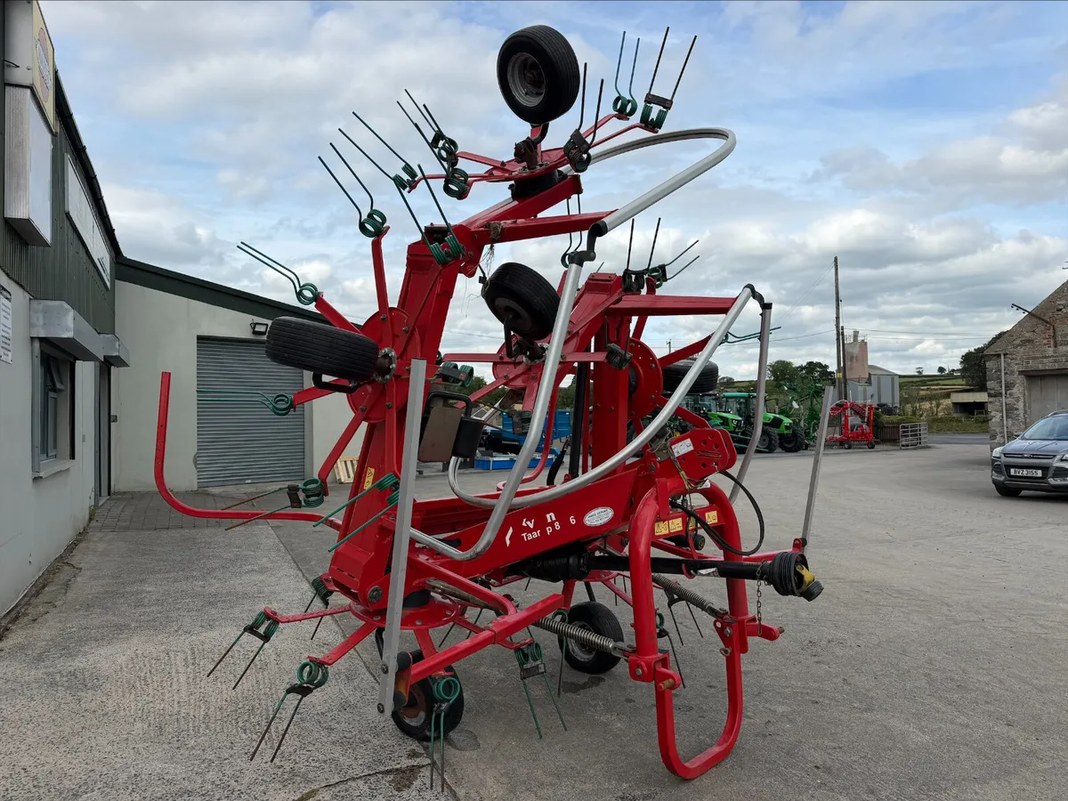 Kverneland 8576 Mounted Tedder - Image 3