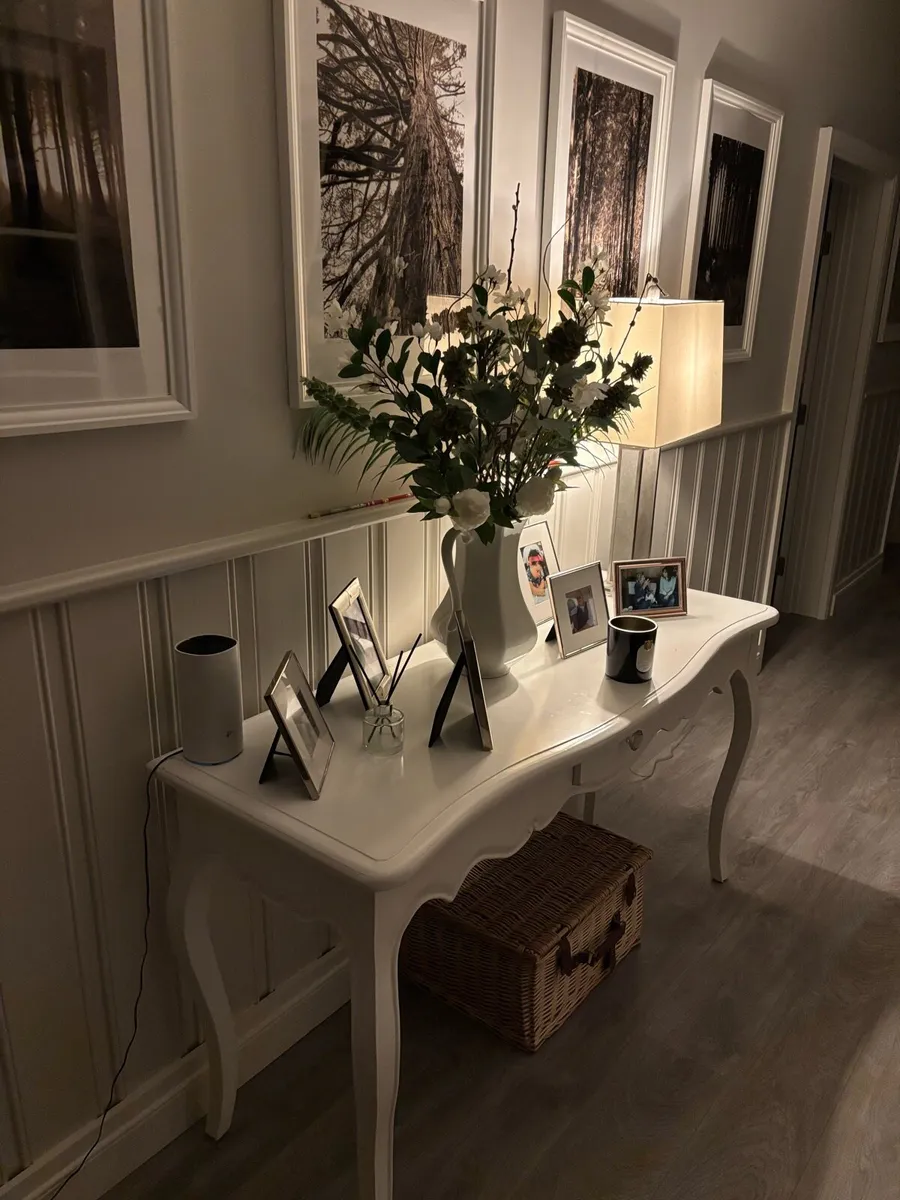 Hall table - Image 1