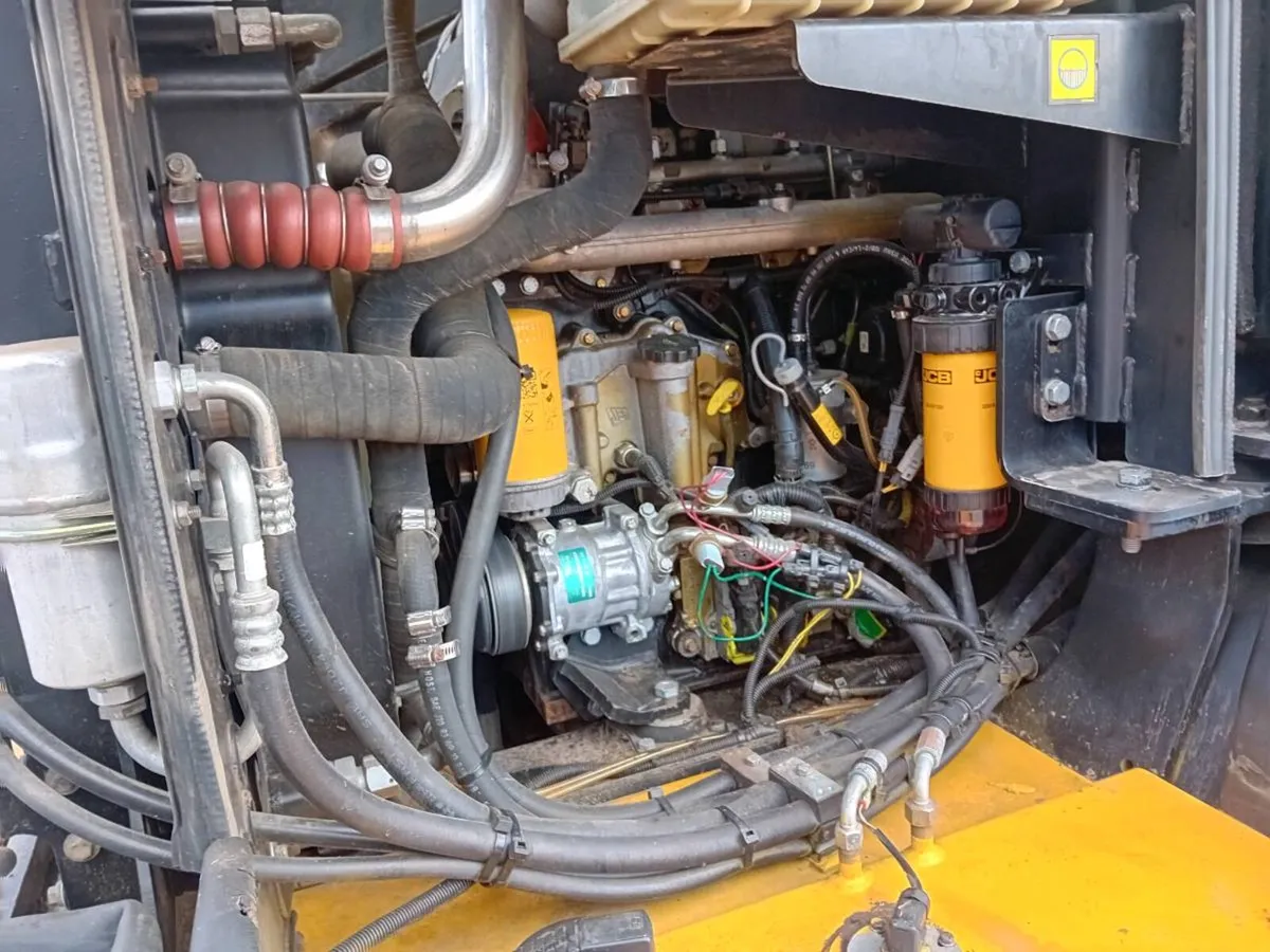 JCB 310 - Image 3