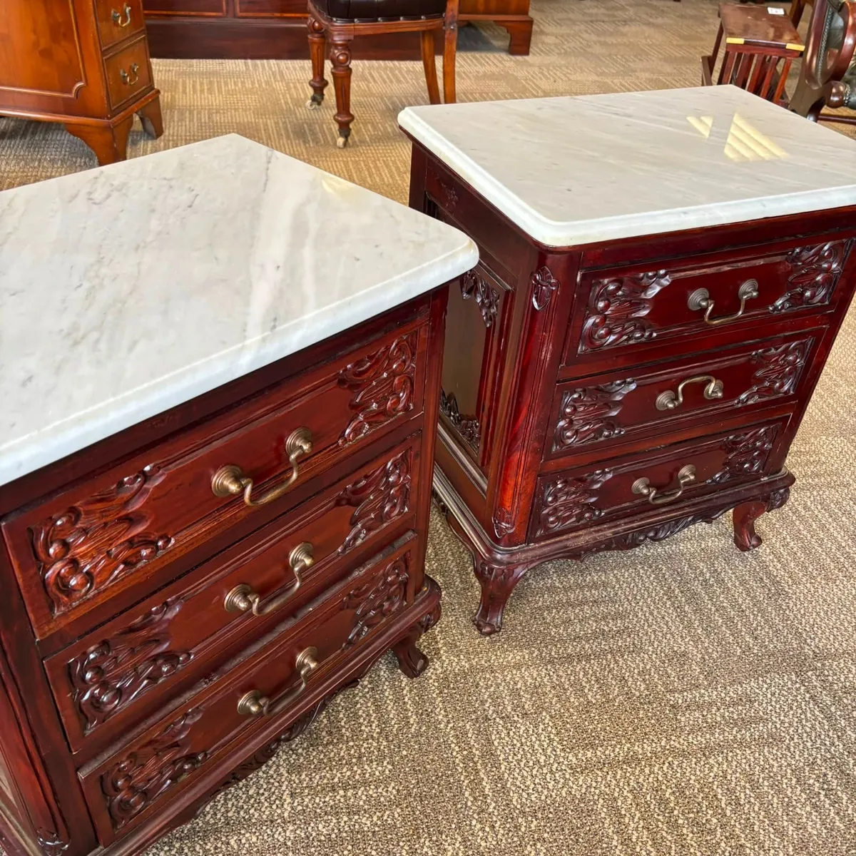 Vintage, 20th-century mahogany marble-topped bedsi - Image 3