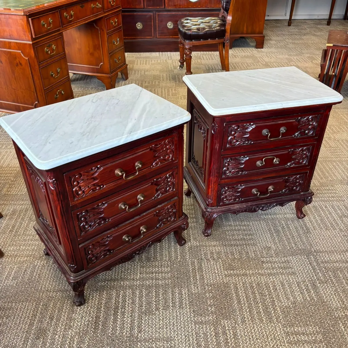 Vintage, 20th-century mahogany marble-topped bedsi - Image 1