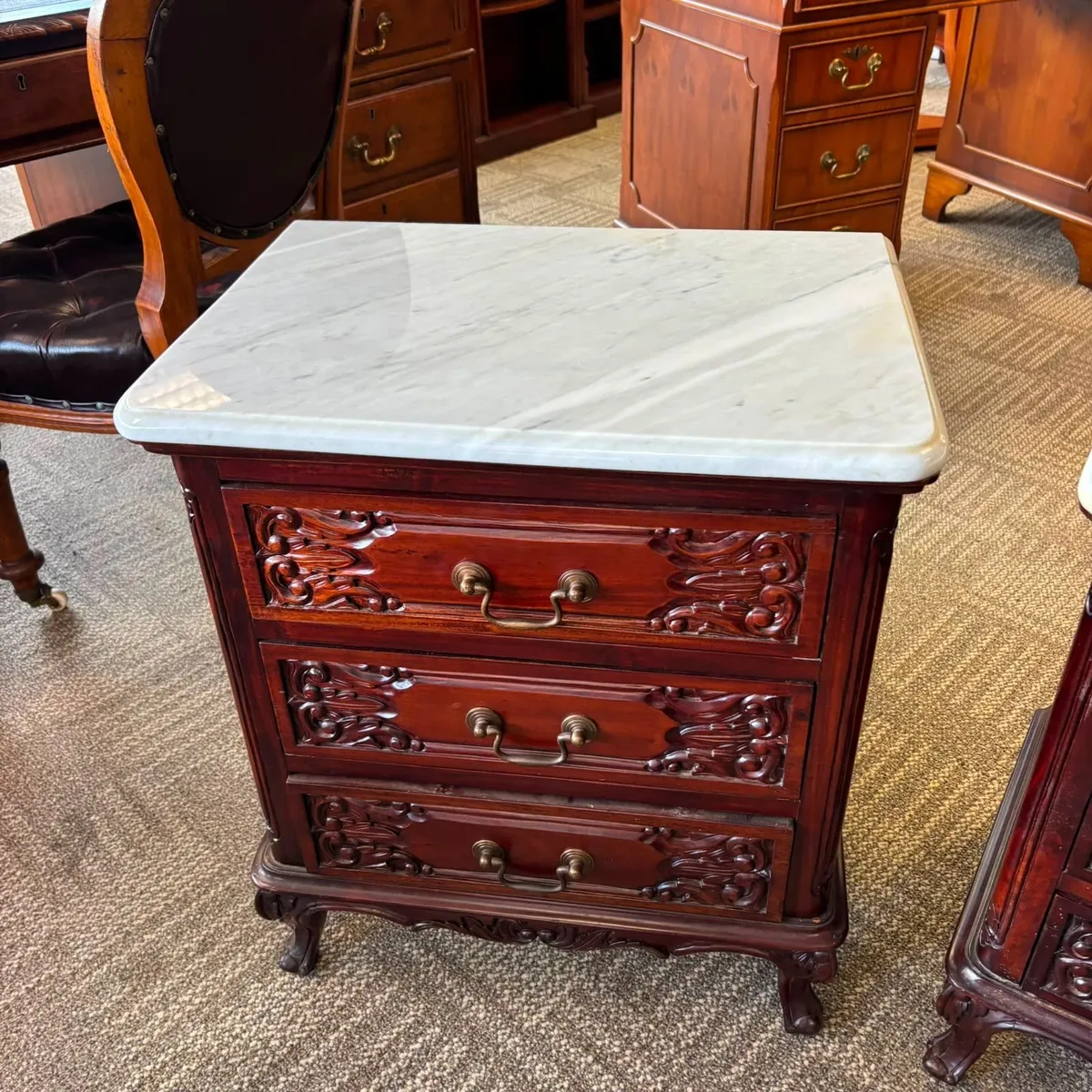 Vintage, 20th-century mahogany marble-topped bedsi - Image 4
