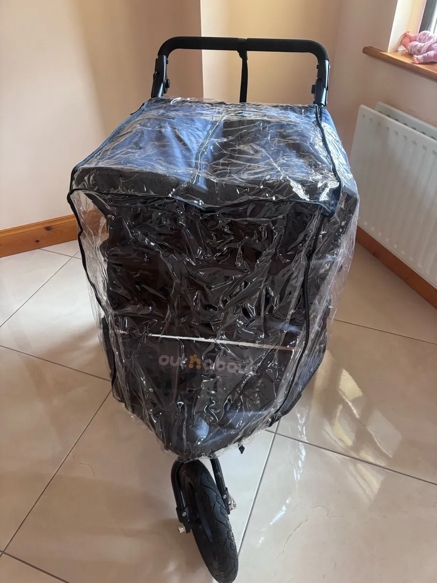 Out n about double buggy - Image 3