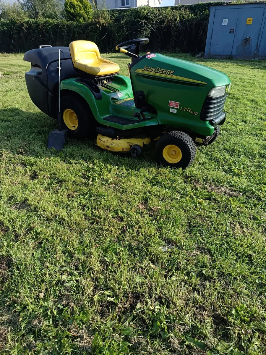 John deere commercial ride on lawnmower - Image 1
