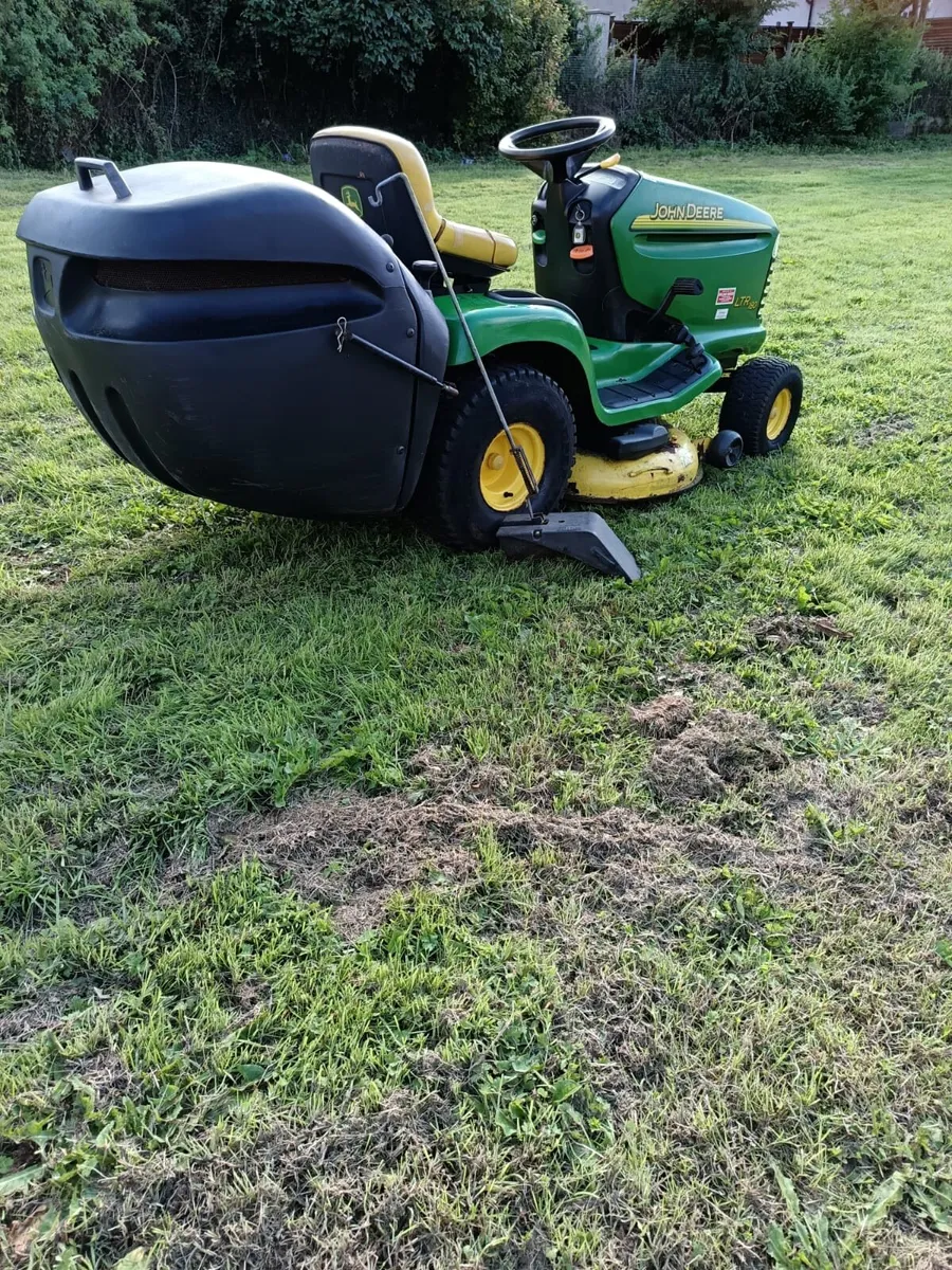 John deere commercial ride on lawnmower - Image 2