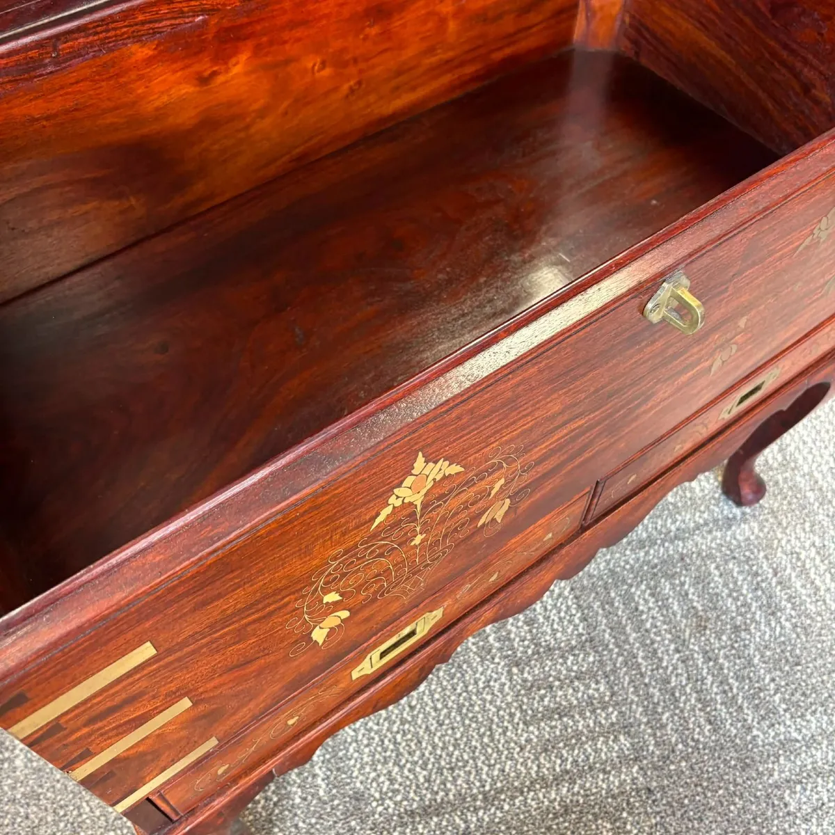 Vintage mahogany inlaid chest - Image 2